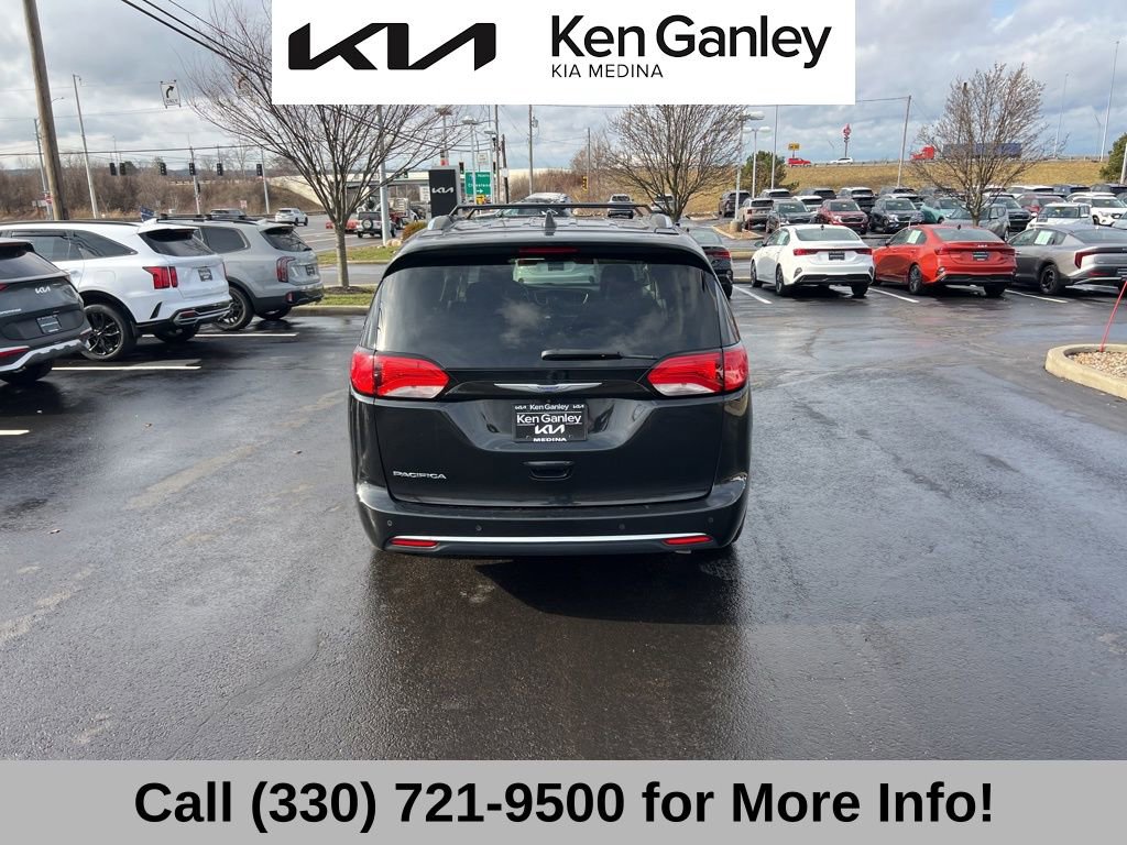 Used 2018 Chrysler Pacifica Touring-L w/ Premium Audio Group image 12