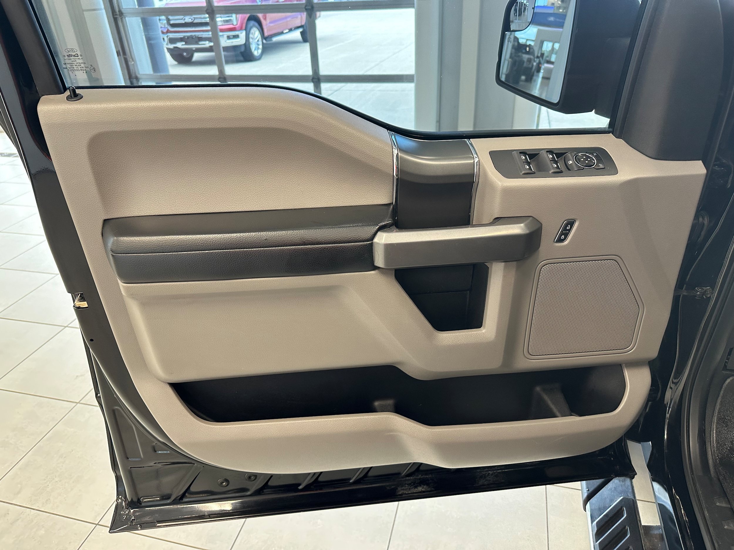 Used 2016 Ford F150 XLT w/ Equipment Group 302A Luxury AWD/4WD image 12
