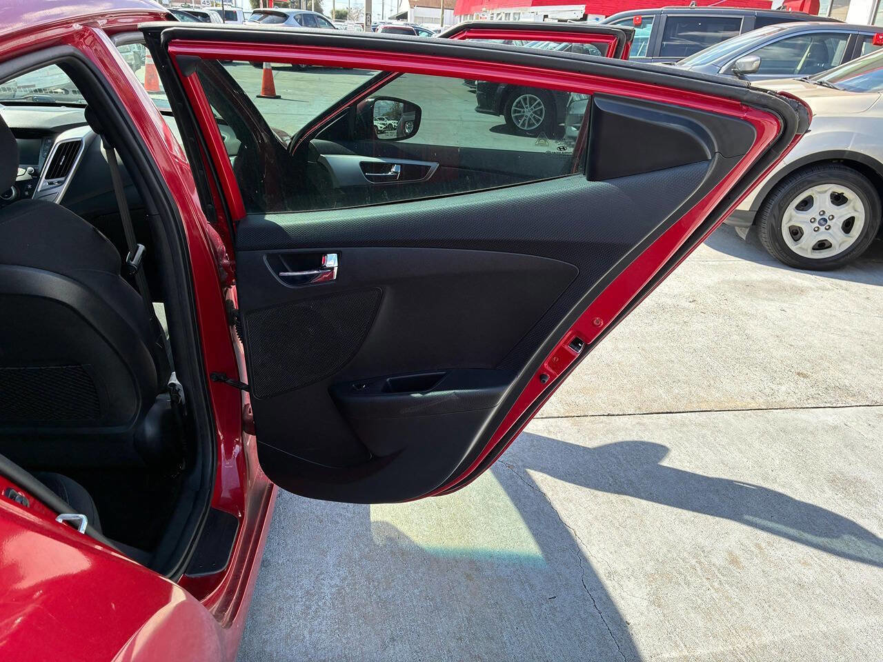Used 2017 Hyundai Veloster Value Edition FWD image 12