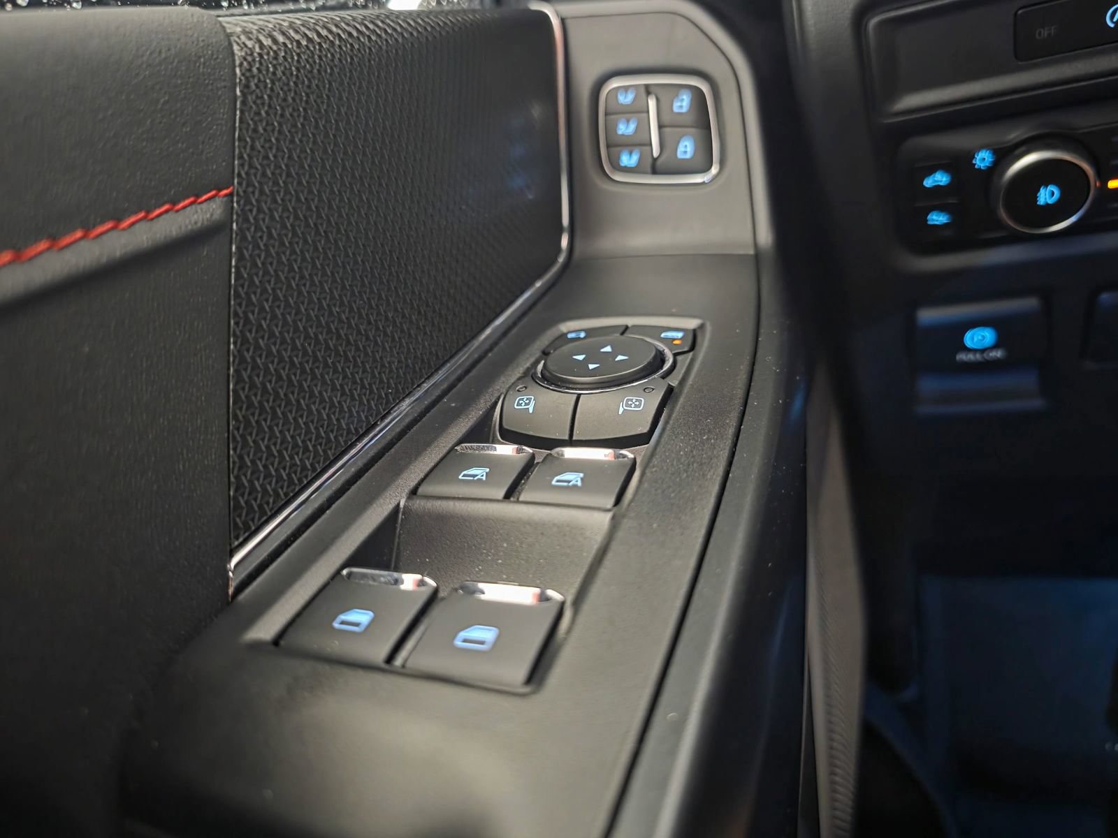 Used 2025 Ford F150 Raptor AWD/4WD image 8
