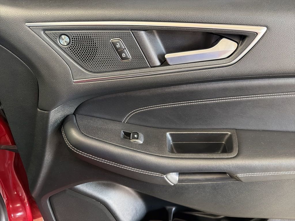 Used 2023 Ford Edge Titanium image 25