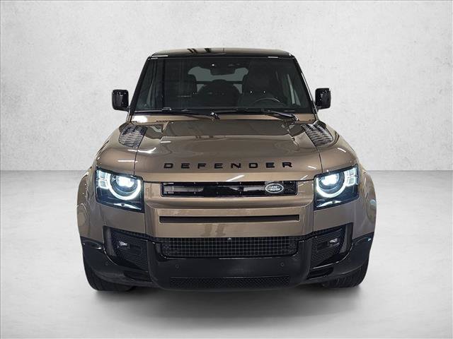 Used 2025 Land Rover Defender 110 X-Dynamic SE AWD/4WD image 2