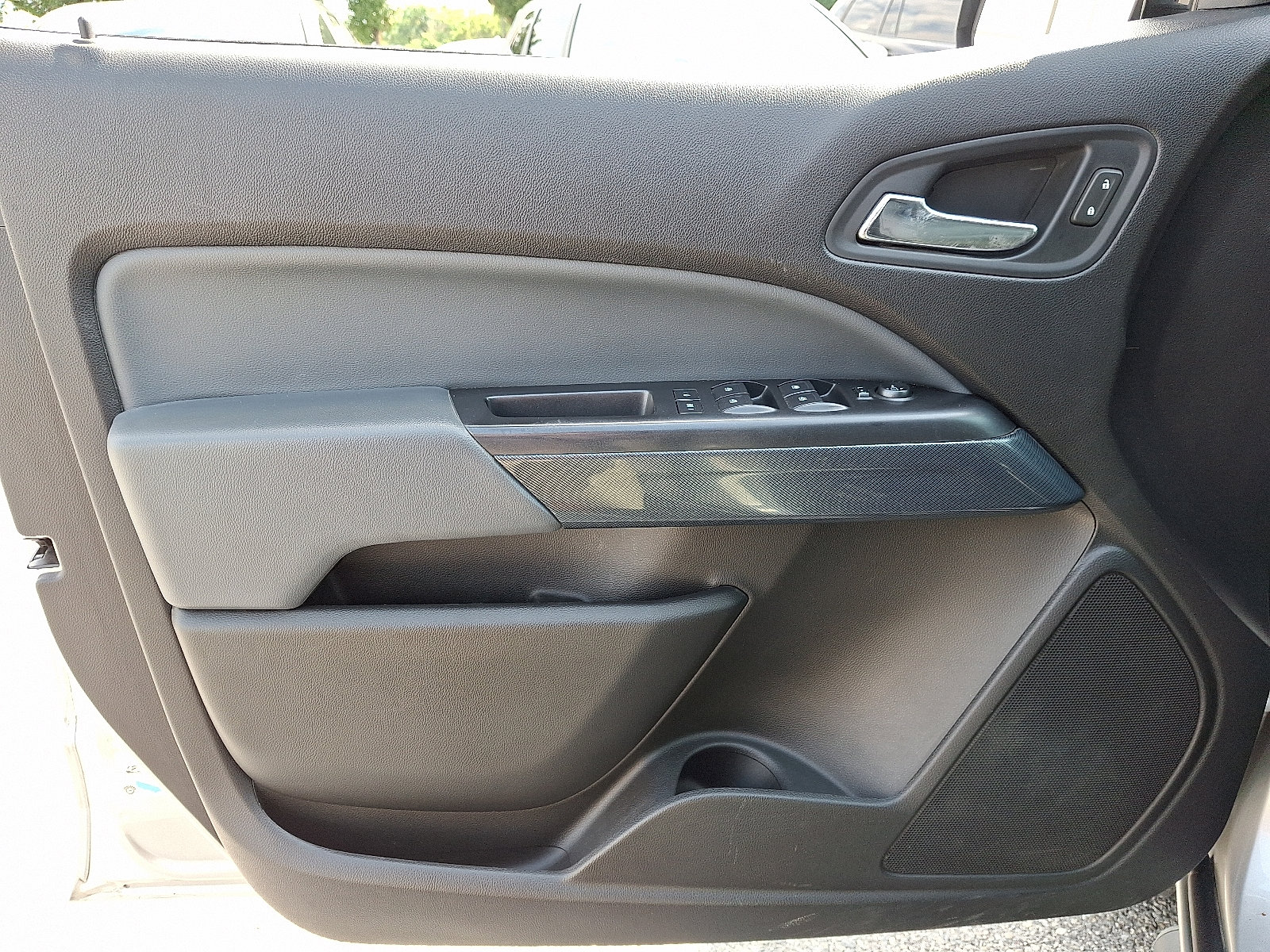 Used 2019 Chevrolet Colorado Z71 AWD/4WD image 12