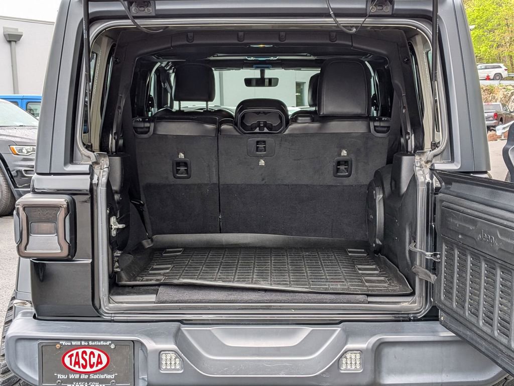 Used 2020 Jeep Wrangler Unlimited Sahara w/ Dual Top Group AWD/4WD image 6