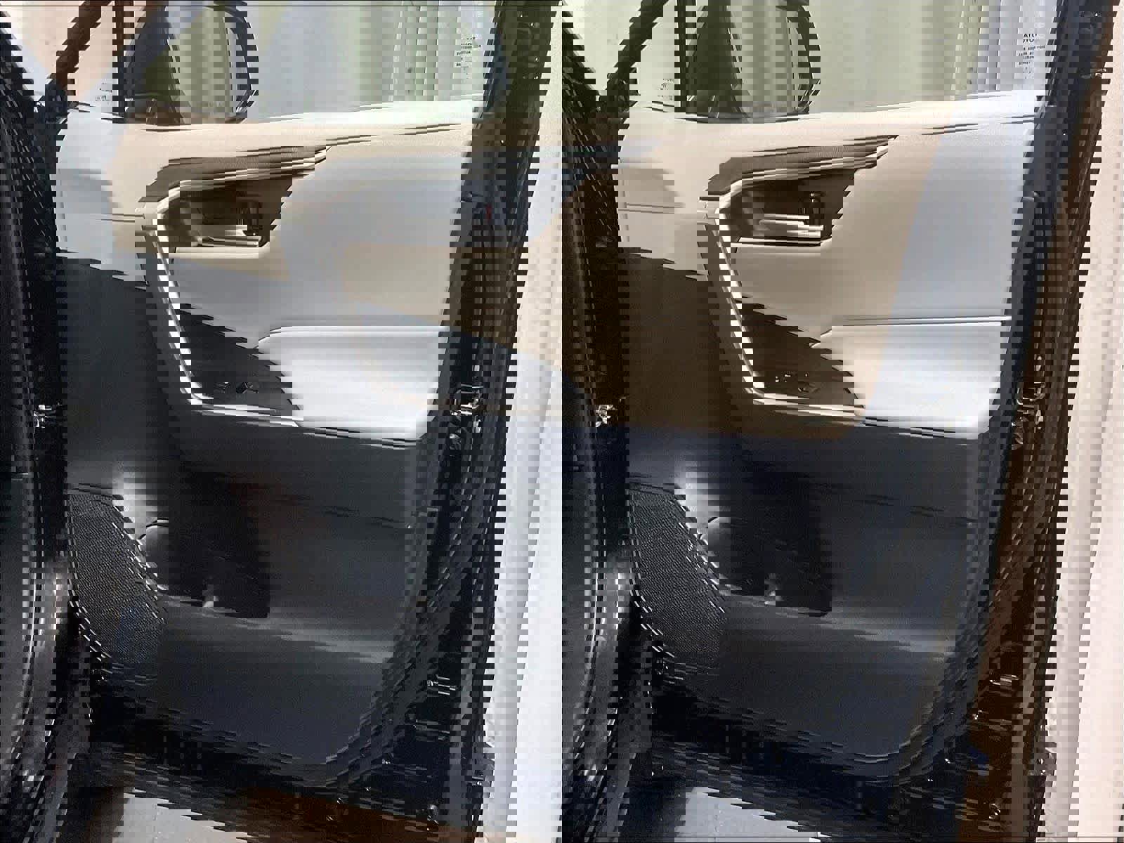 Used 2025 Toyota RAV4 XLE image 12