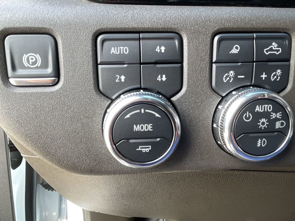 Used 2025 GMC Sierra 2500 SLT w/ SLT Convenience Package AWD/4WD image 18