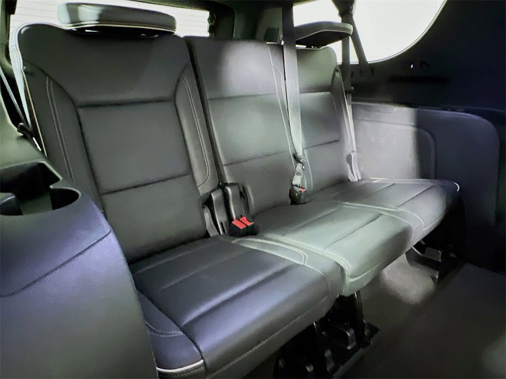 Used 2023 Chevrolet Suburban Premier image 25