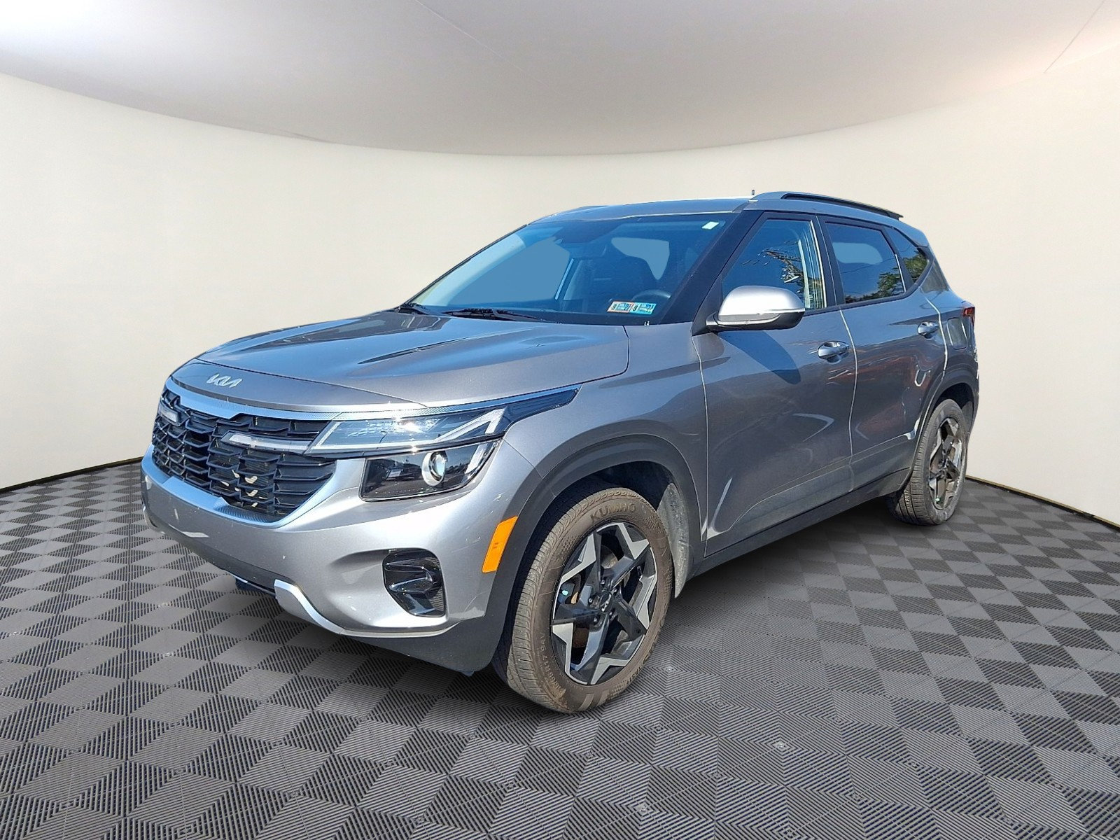 Used 2025 Kia Seltos S AWD/4WD image 3