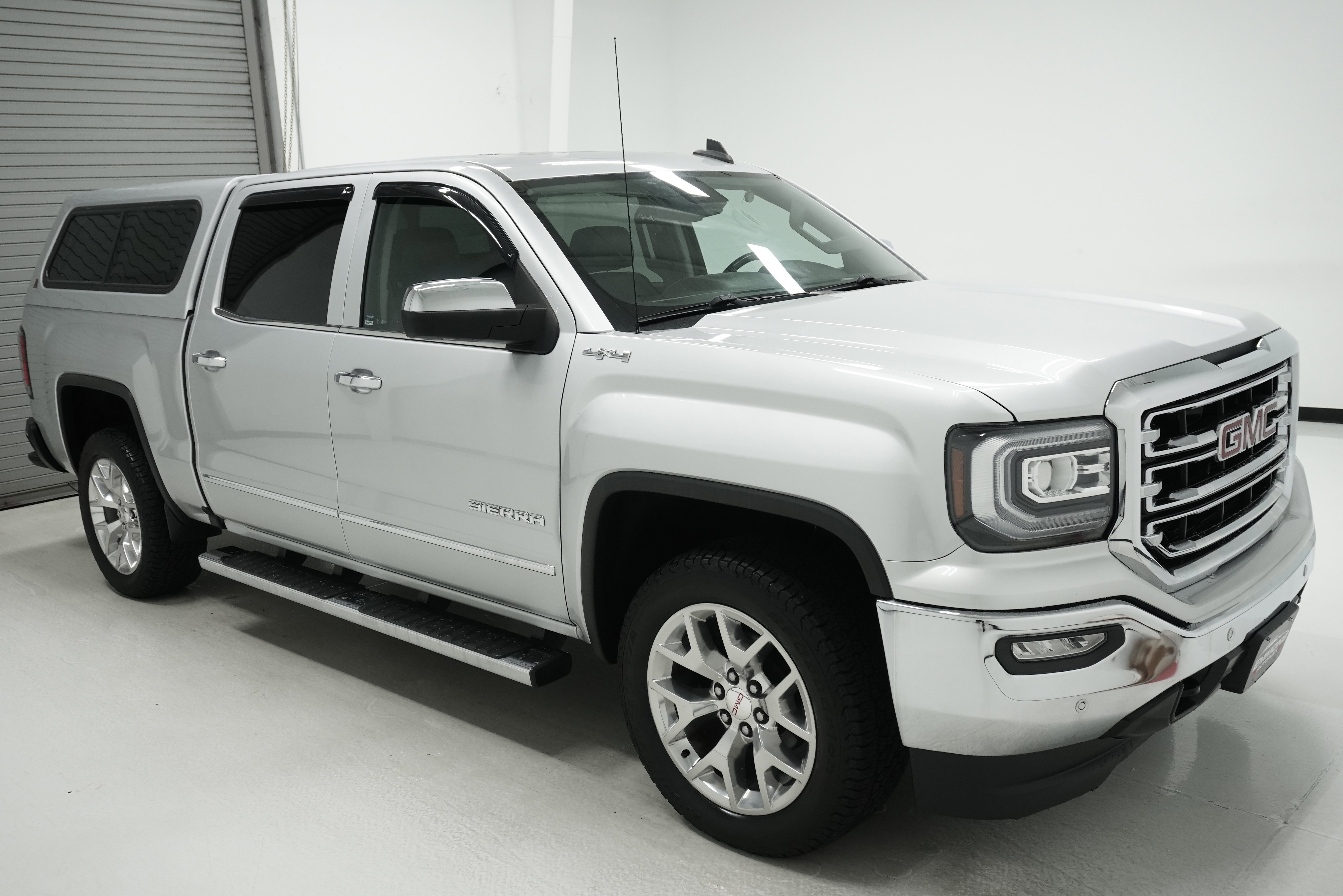 Used 2017 GMC Sierra 1500 SLT AWD/4WD image 3