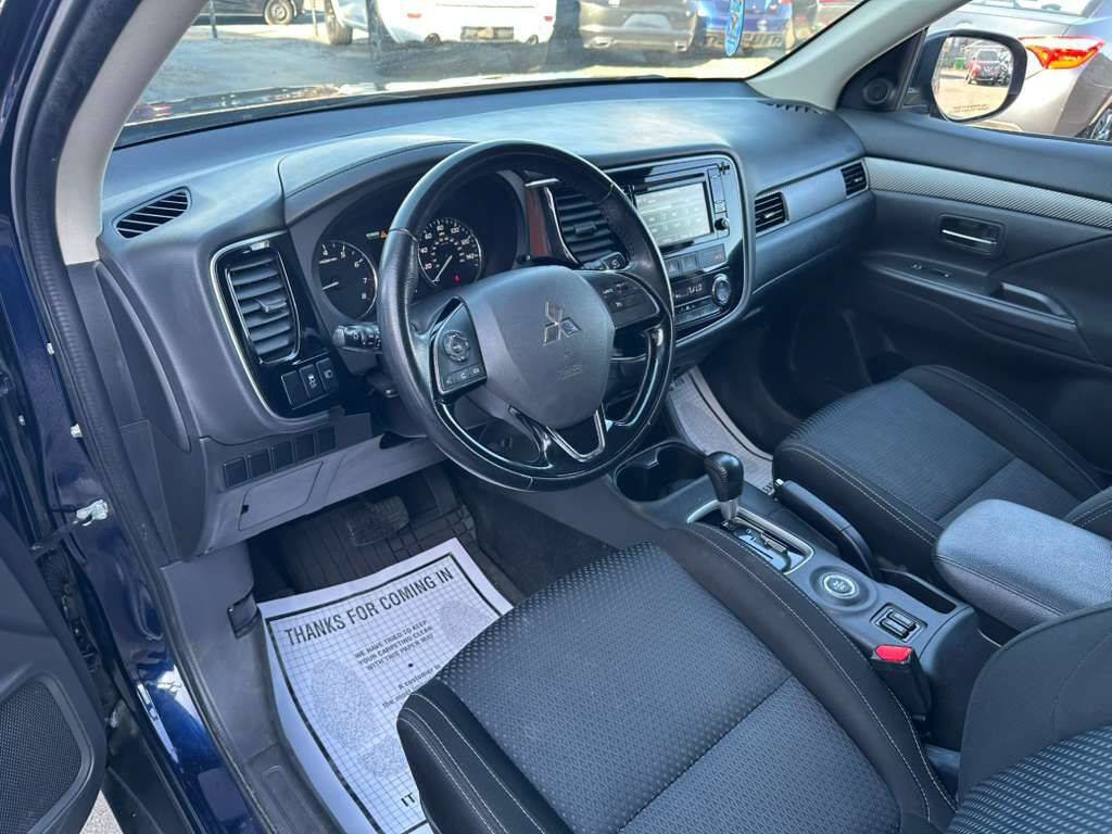Used 2016 Mitsubishi Outlander SE image 11
