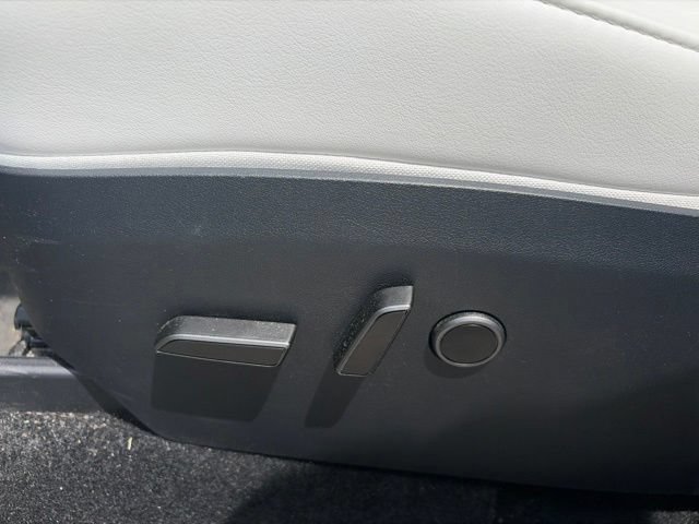 Used 2024 Tesla Model Y Performance AWD/4WD image 36