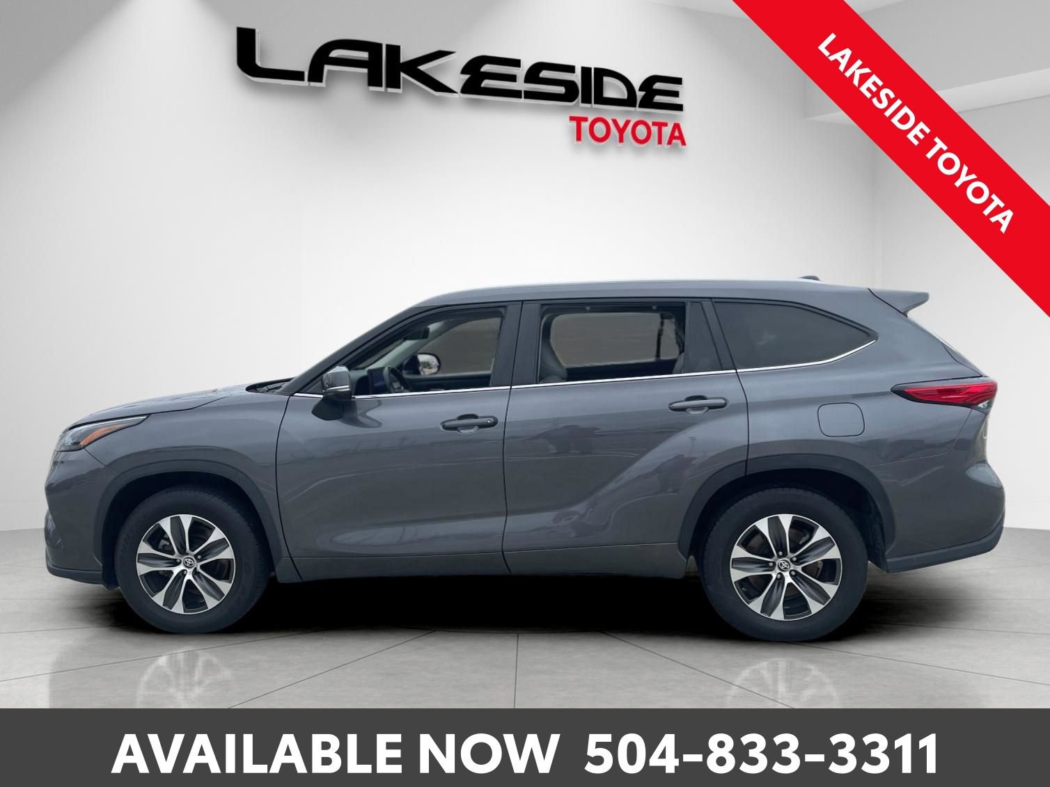 Used 2023 Toyota Highlander XLE image 3