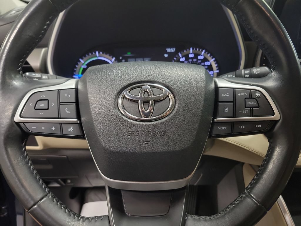 Used 2023 Toyota Highlander XLE FWD image 23