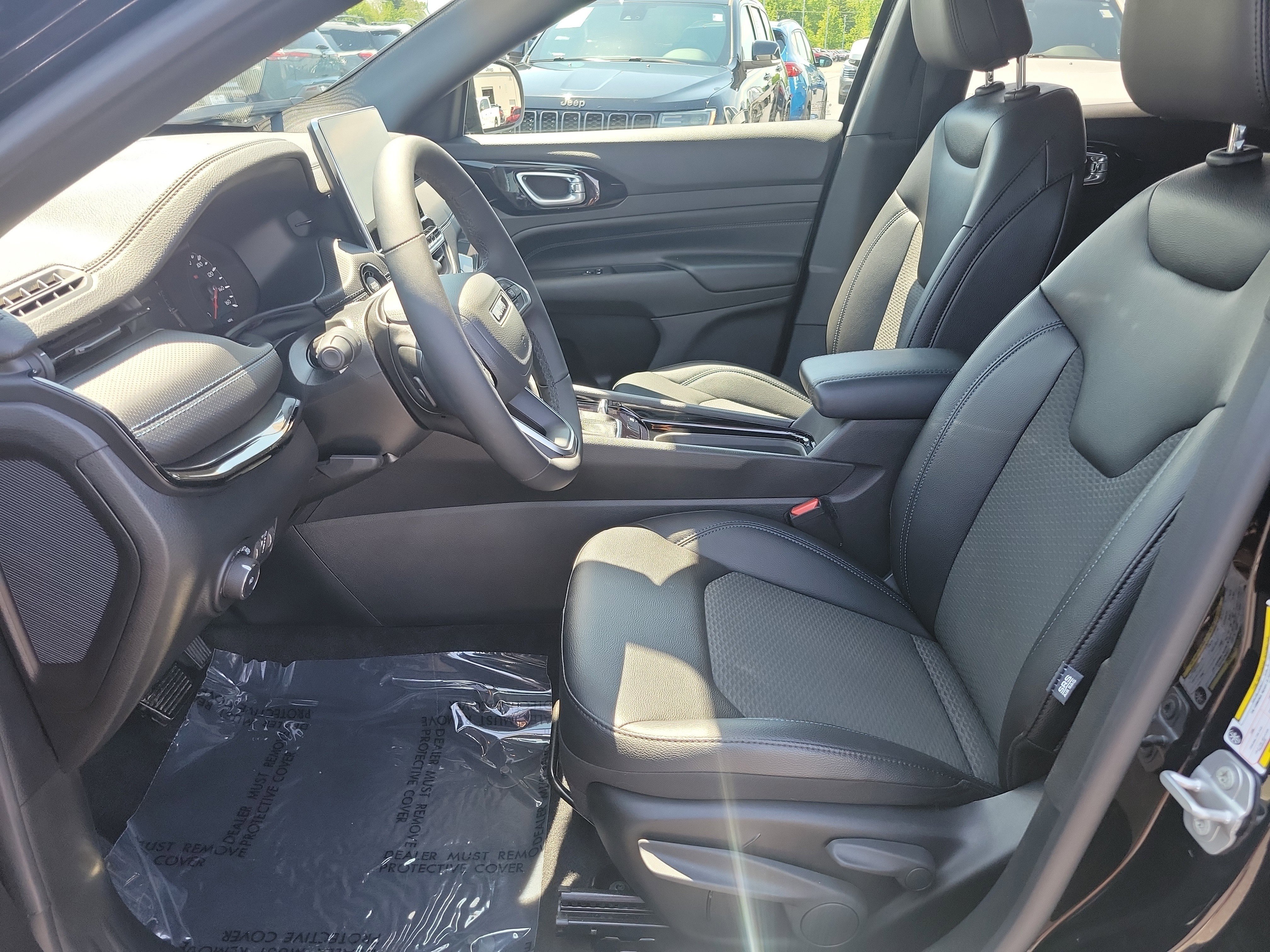 Used 2025 Jeep Compass Latitude w/ Altitude Special Edition AWD/4WD image 15