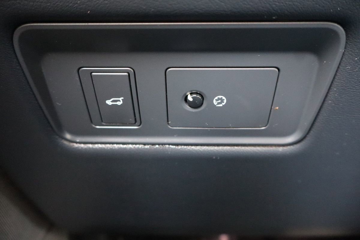 Used 2018 Land Rover Range Rover Sport HSE image 30