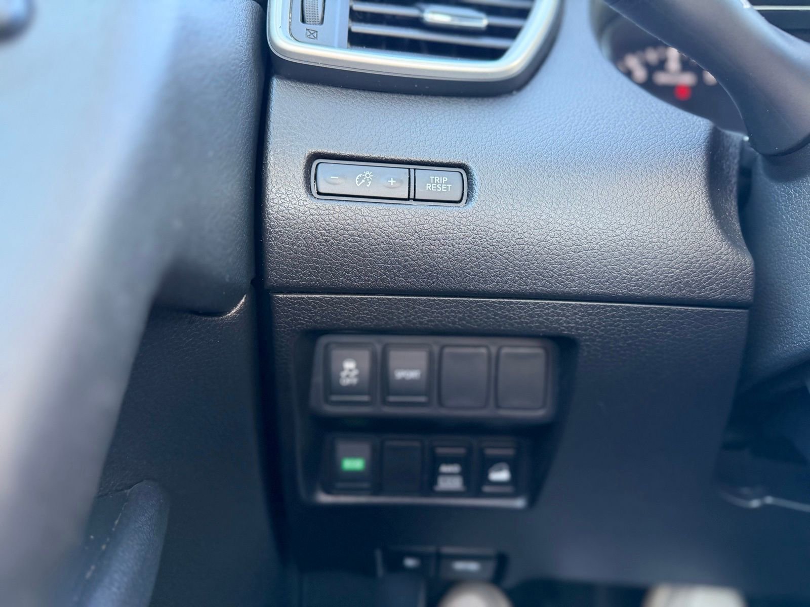 Used 2015 Nissan Rogue S image 22