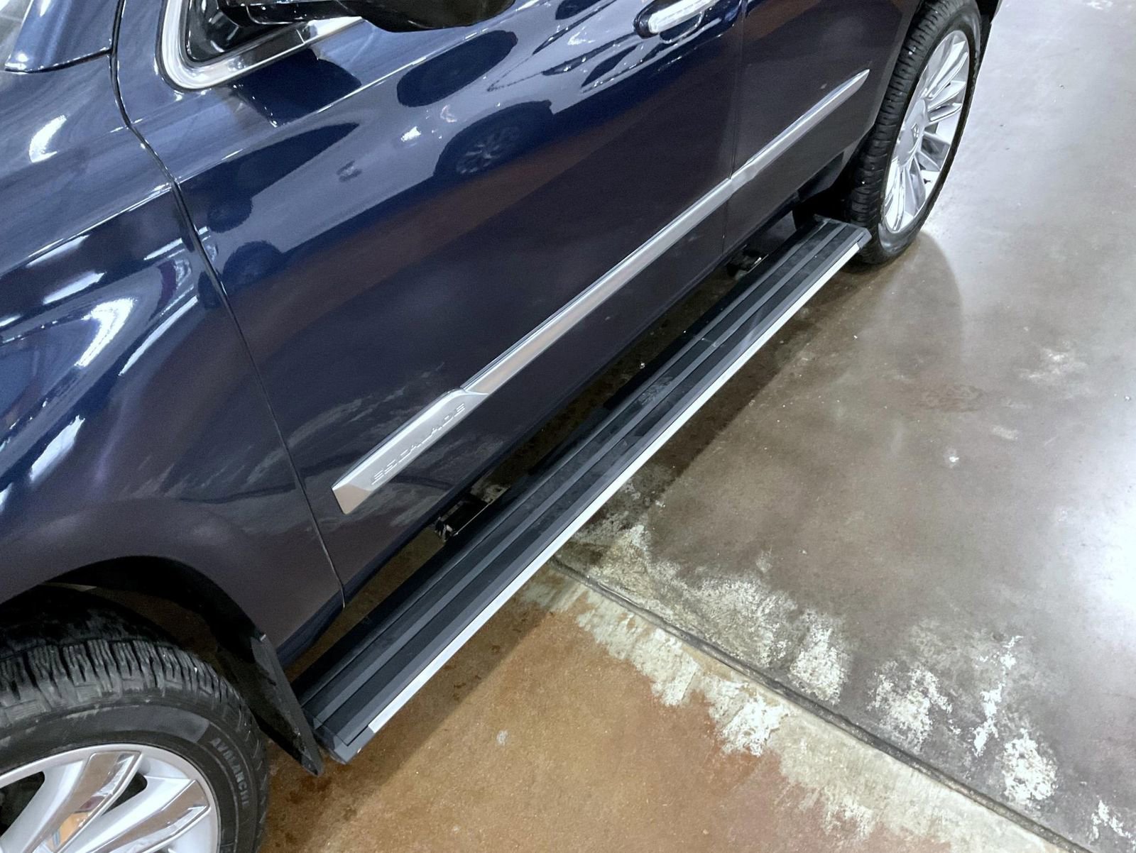 Used 2017 Cadillac Escalade Platinum image 24