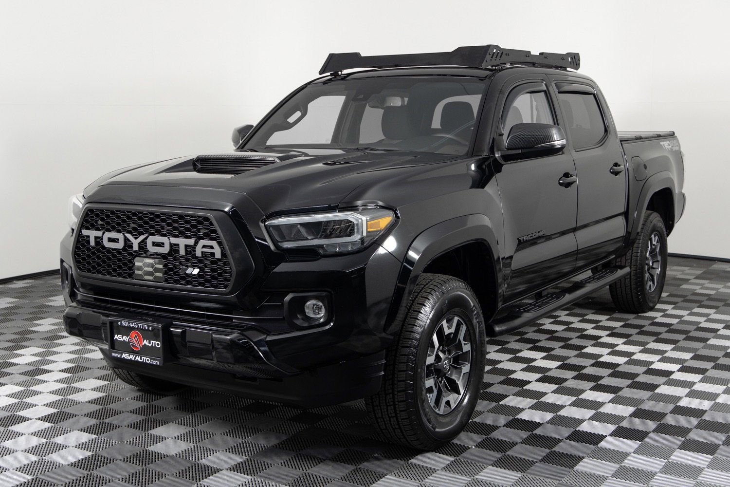 Used 2022 Toyota Tacoma TRD Sport w/ Technology Package image 2
