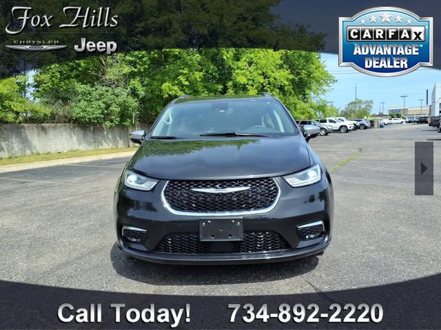 Used 2023 Chrysler Pacifica Limited FWD image 2