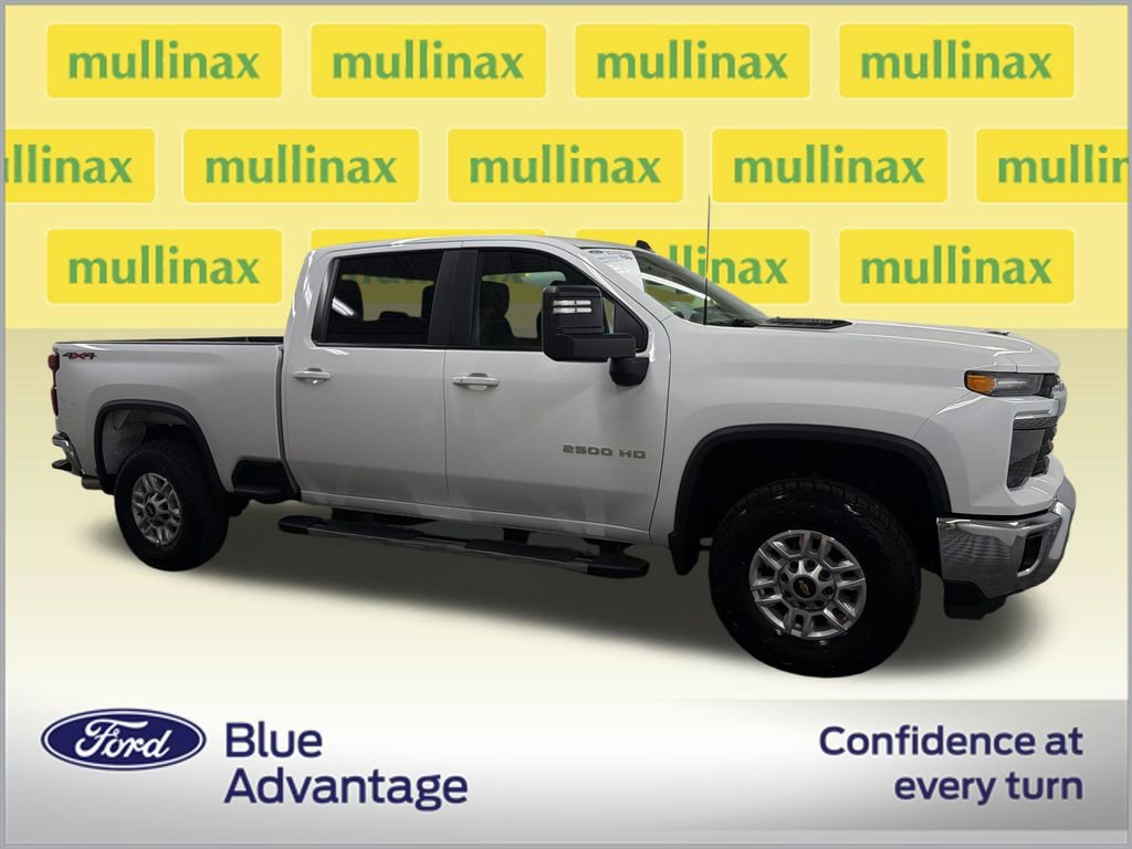 Used 2025 Chevrolet Silverado 2500 LT w/ Convenience Package AWD/4WD image 2