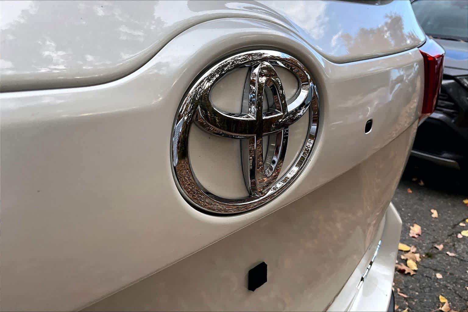 Used 2019 Toyota Highlander XLE AWD/4WD image 30