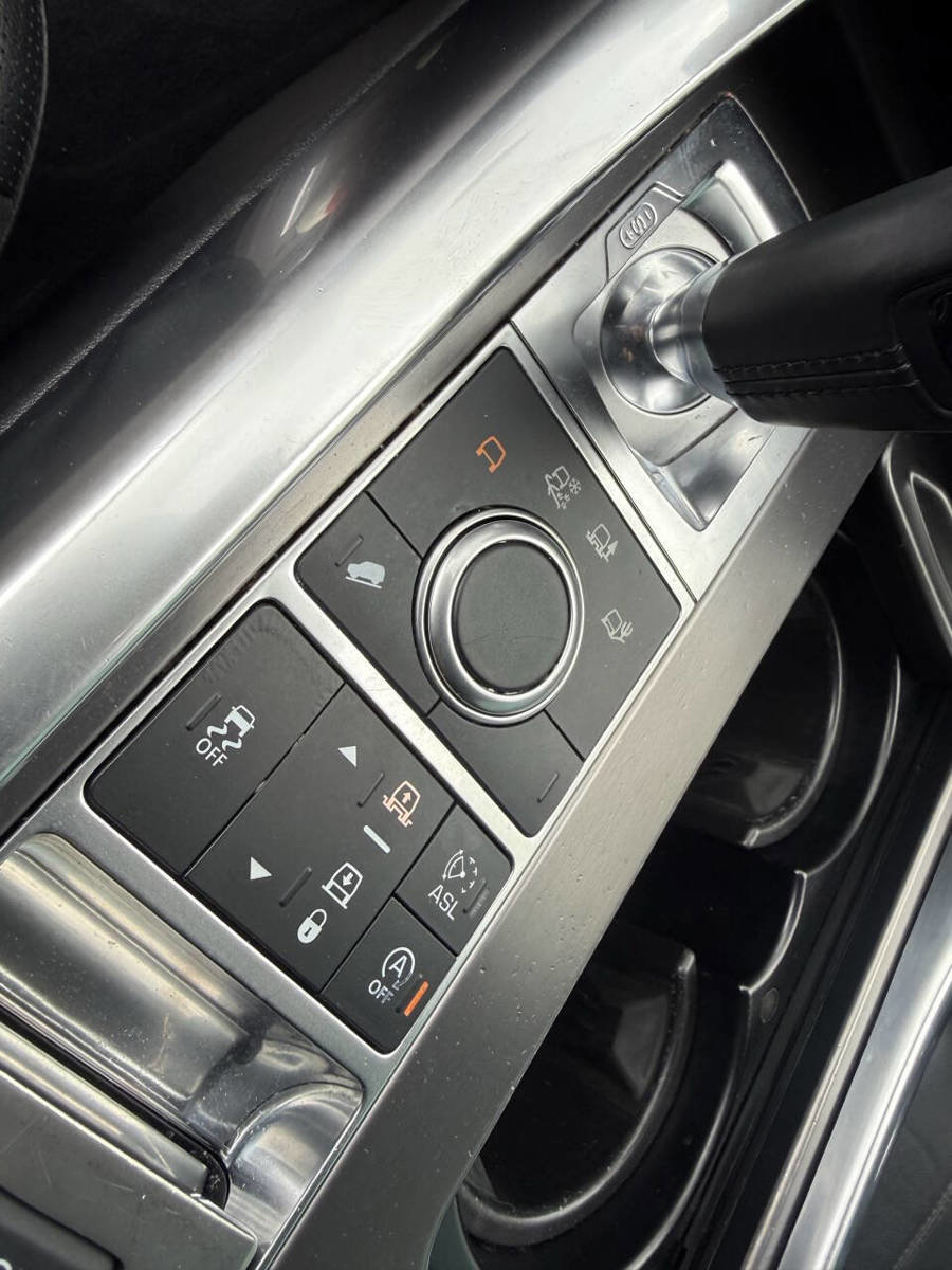Used 2016 Land Rover Range Rover Sport SE AWD/4WD image 5