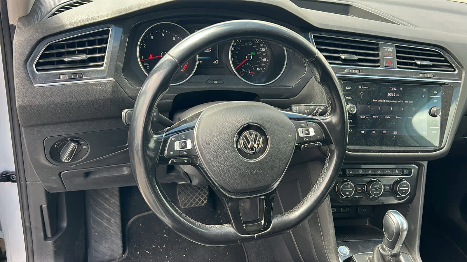 Used 2018 Volkswagen Tiguan SEL AWD/4WD image 10