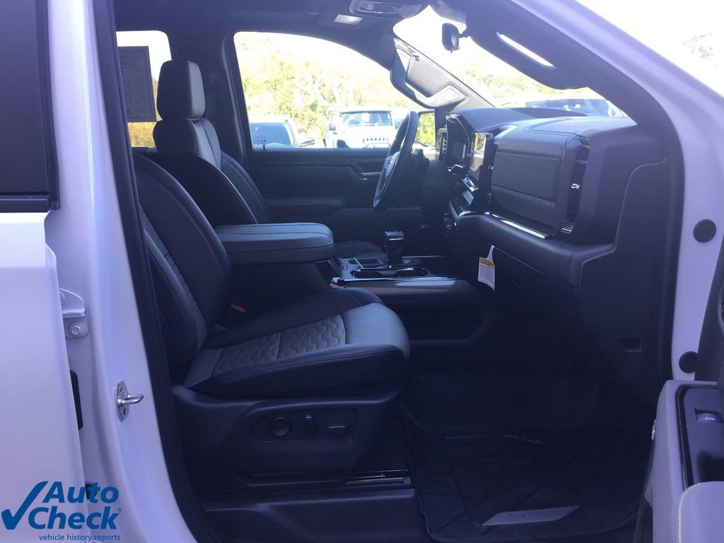 Used 2025 Chevrolet Silverado 1500 ZR2 w/ Technology Package image 29