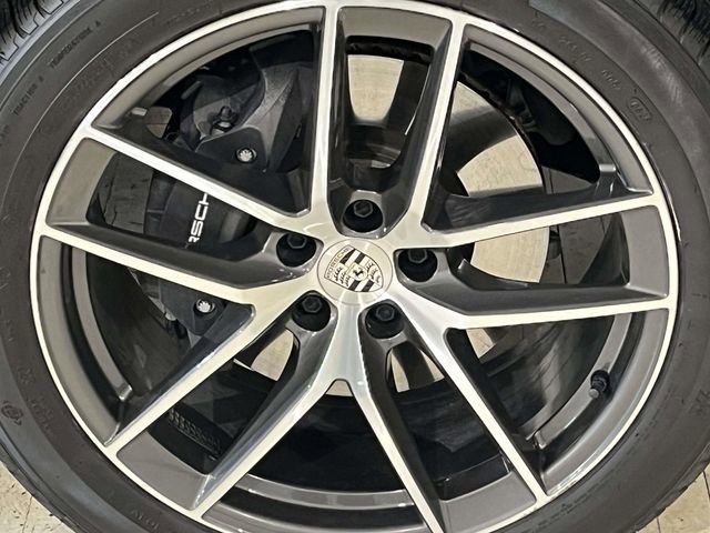 Certified 2025 Porsche Macan image 14