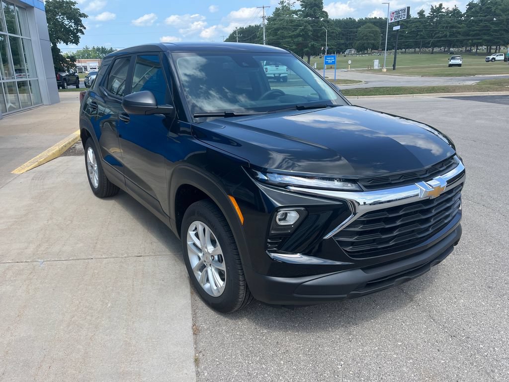 New 2026 Chevrolet TrailBlazer LS w/ LS Convenience Package AWD/4WD image 3