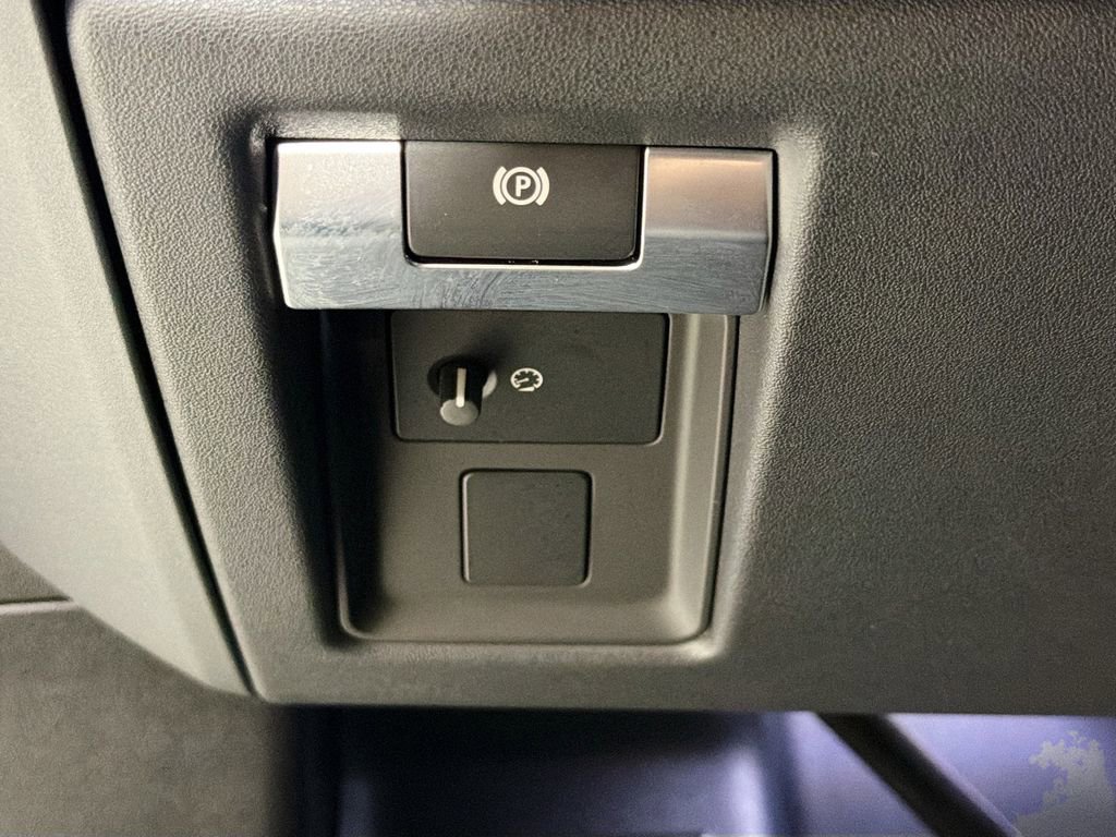 Used 2026 Land Rover Defender 110 S AWD/4WD image 10