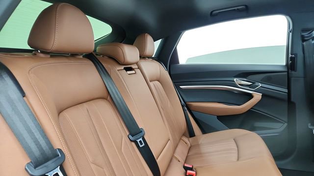 Used 2024 Audi Q8 e-tron Premium Plus w/ Premium Plus Package image 25