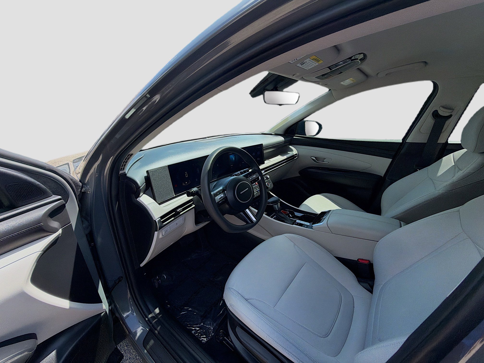 Used 2025 Hyundai Tucson SE image 16