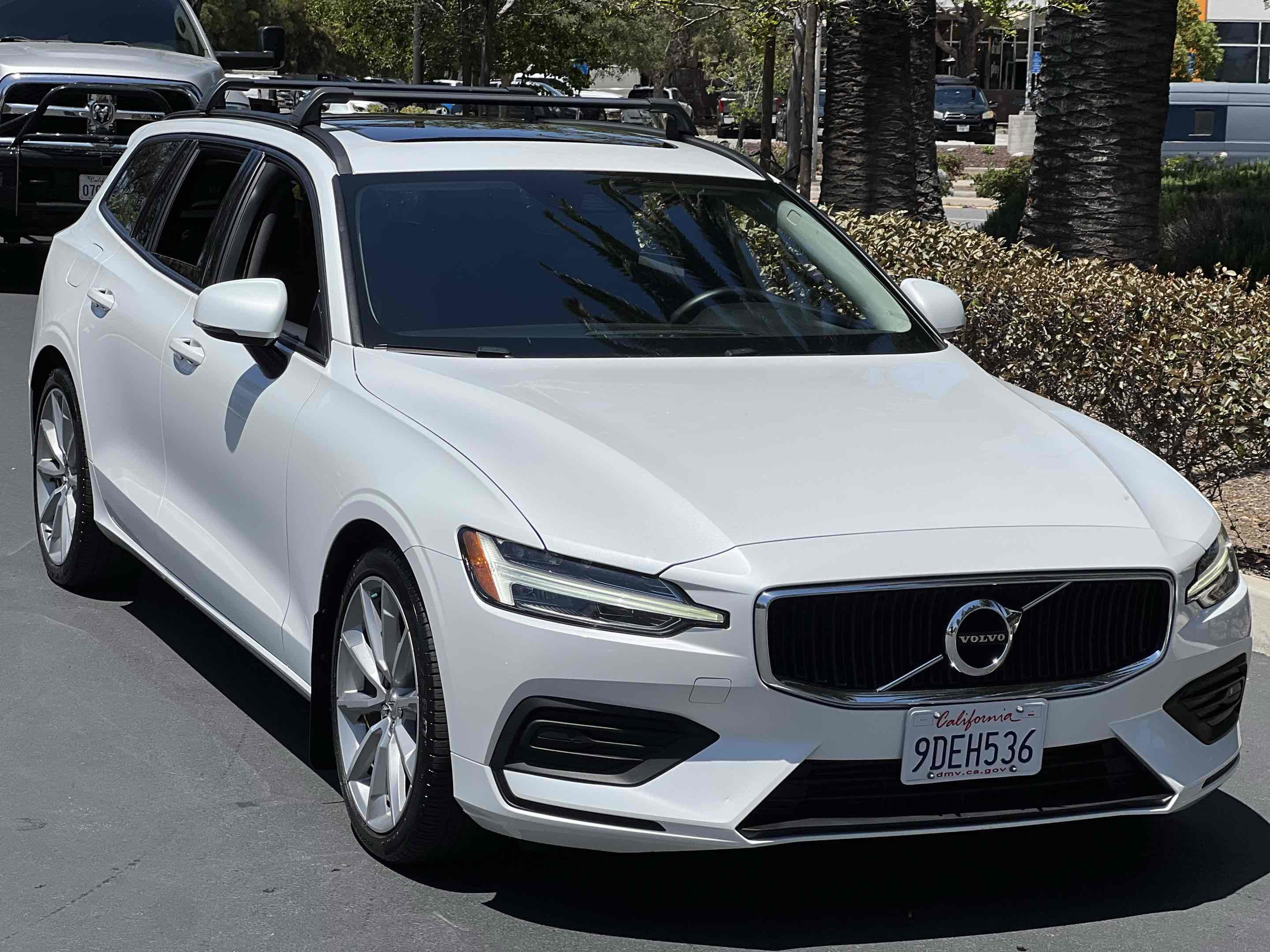 Used 2020 Volvo V60 T5 Momentum w/ Protection Package FWD image 18