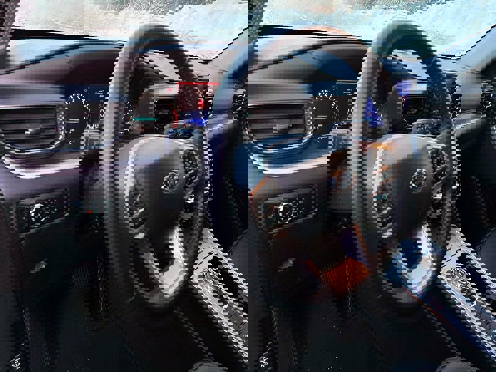 Used 2024 Ford Explorer XLT image 15