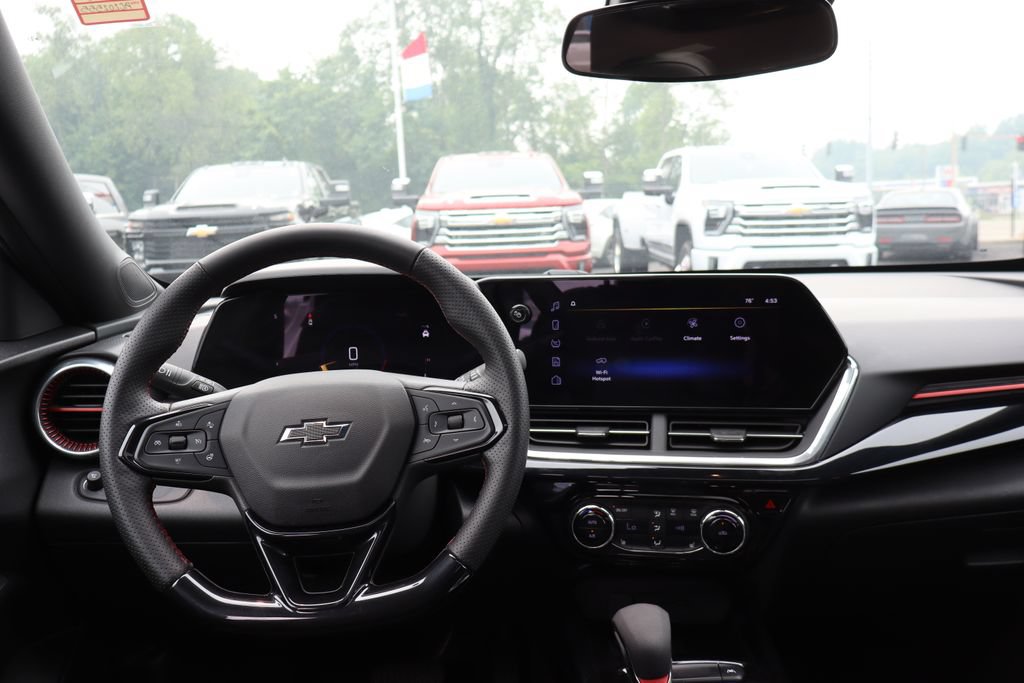 Used 2024 Chevrolet Trax RS w/ Sunroof Package FWD image 12