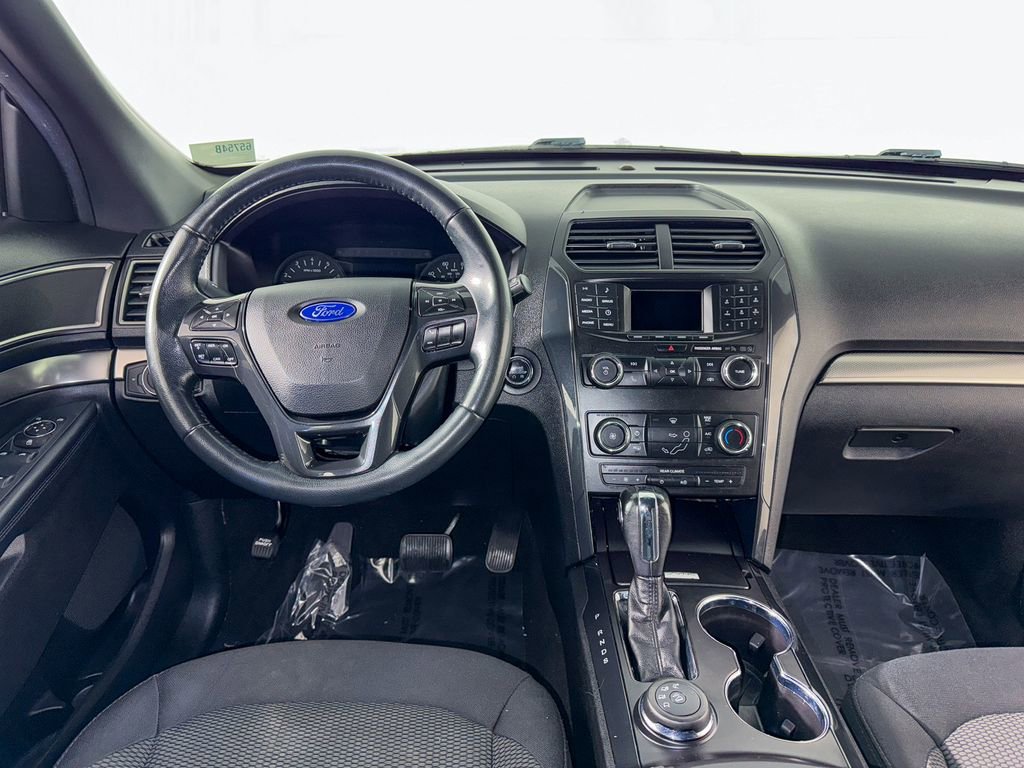 Used 2019 Ford Explorer XLT image 16