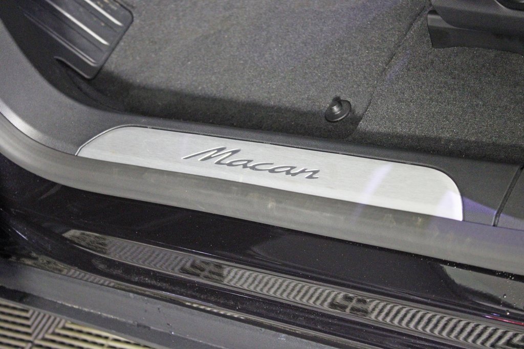 Used 2025 Porsche Macan Electric image 18
