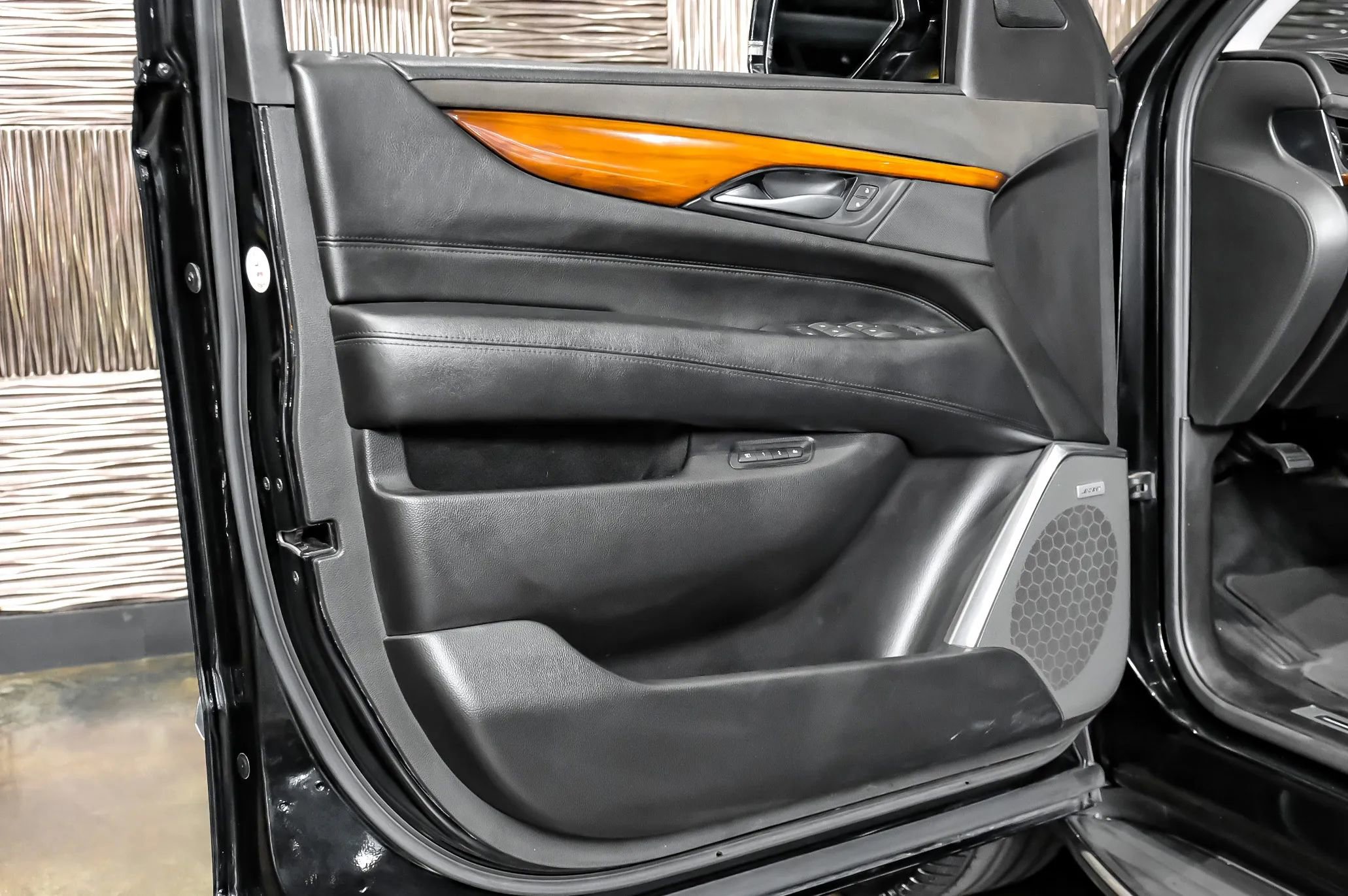 Used 2017 Cadillac Escalade ESV Luxury RWD image 52