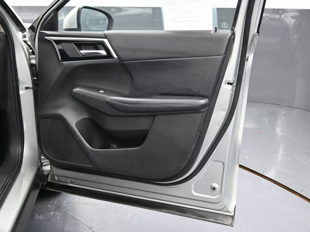 Used 2023 Mitsubishi Outlander SE image 36