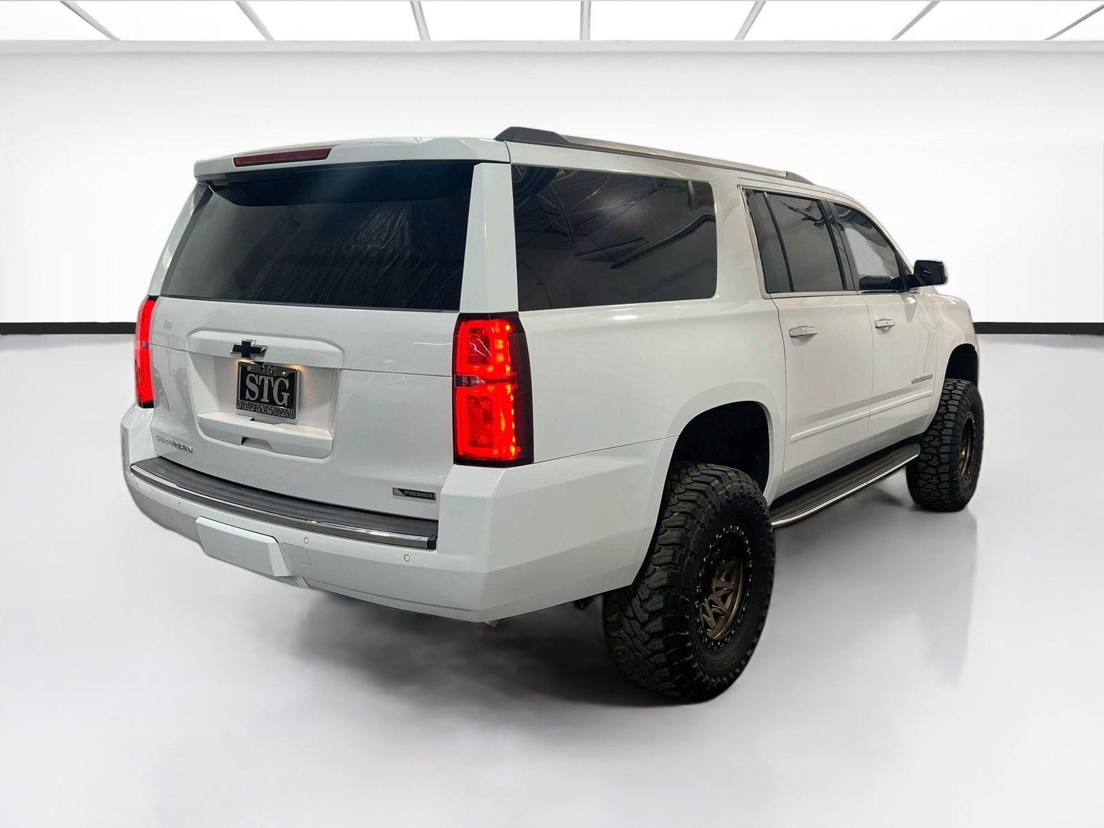 Used 2017 Chevrolet Suburban Premier AWD/4WD image 4