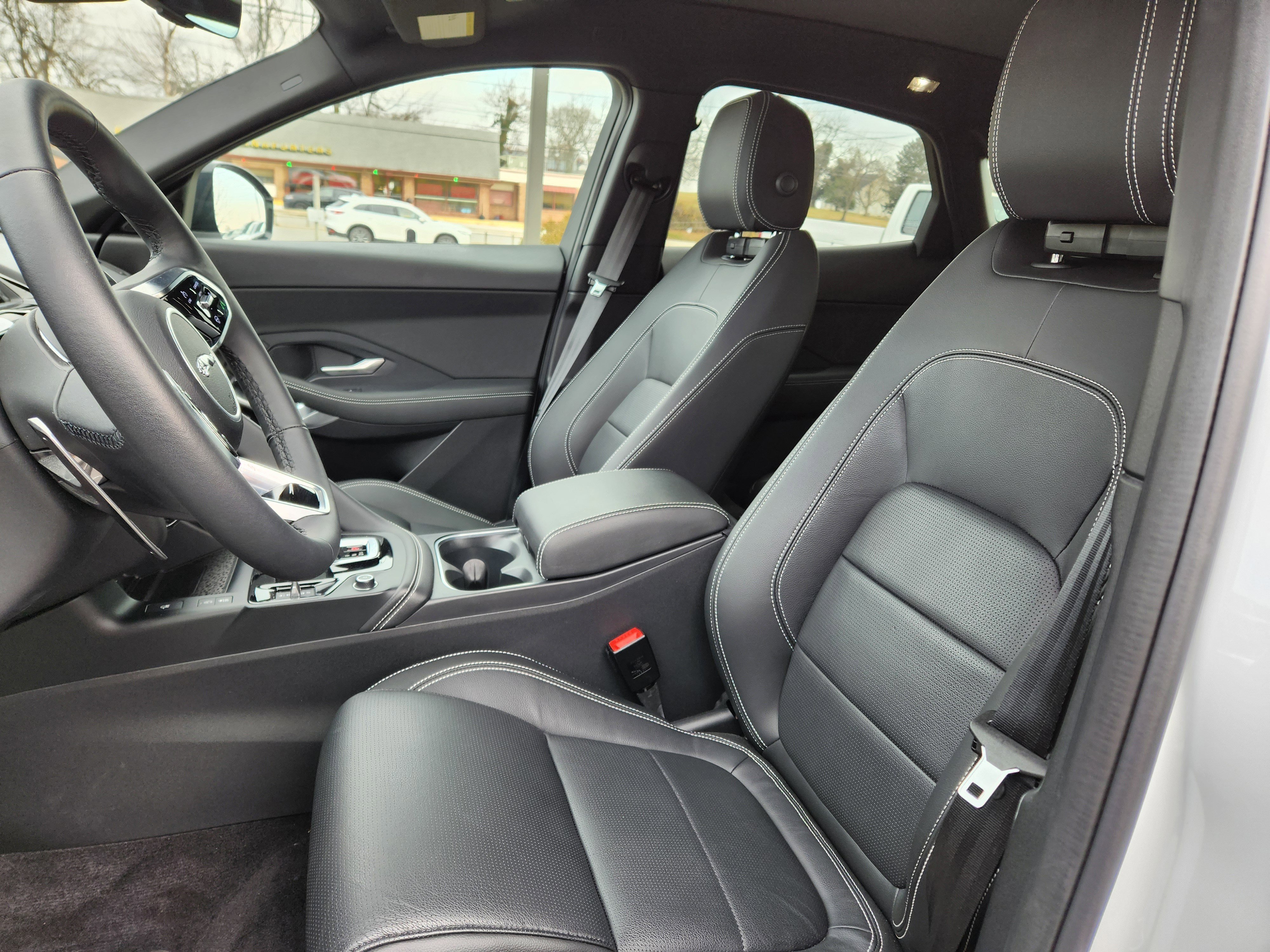 Certified 2024 Jaguar E-PACE R-Dynamic SE image 10