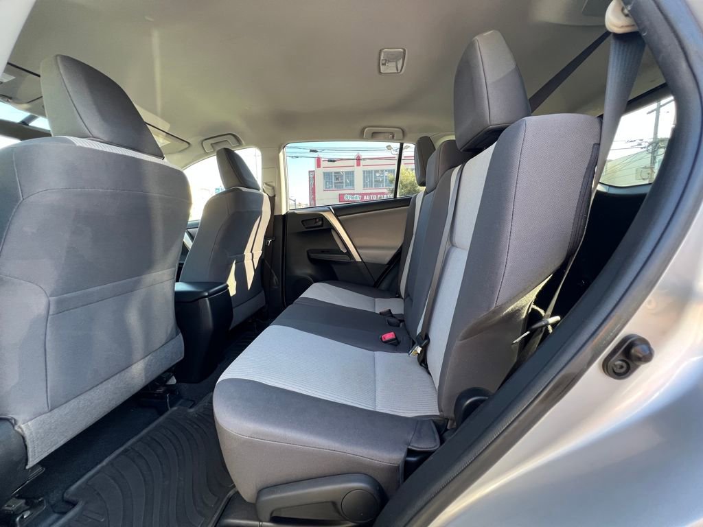 Used 2015 Toyota RAV4 LE image 14