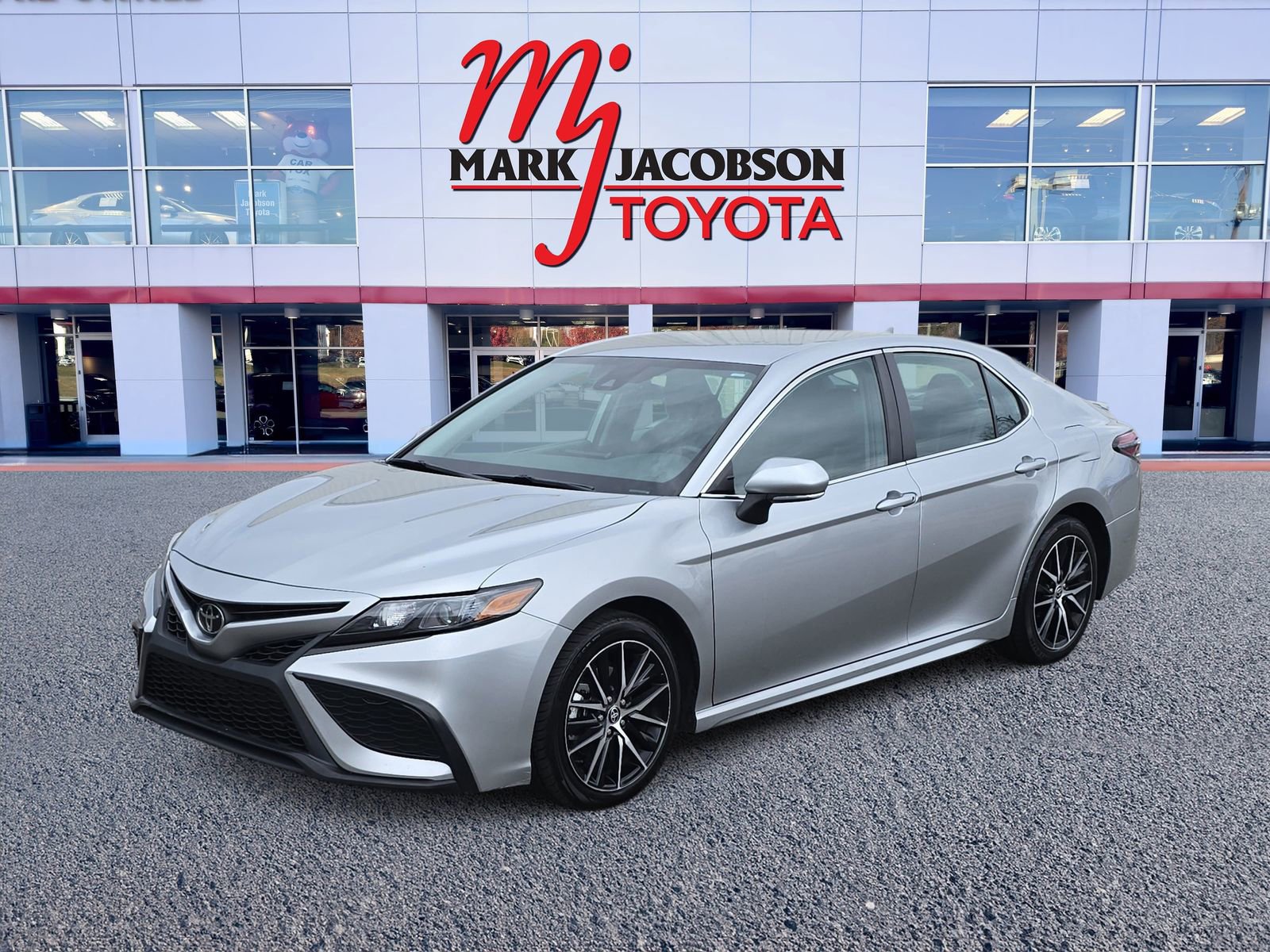 Used 2023 Toyota Camry SE