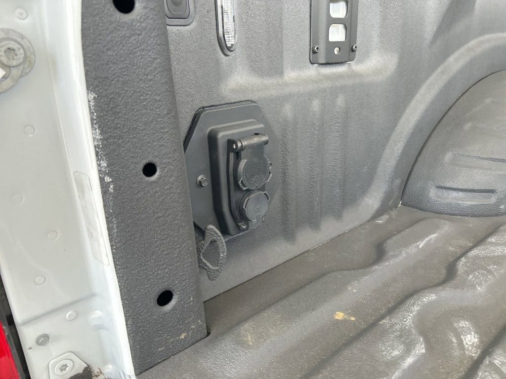 Used 2025 Ford F350 Lariat image 35