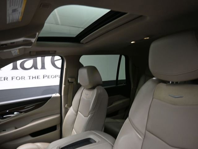 Used 2019 Cadillac Escalade Luxury AWD/4WD image 17