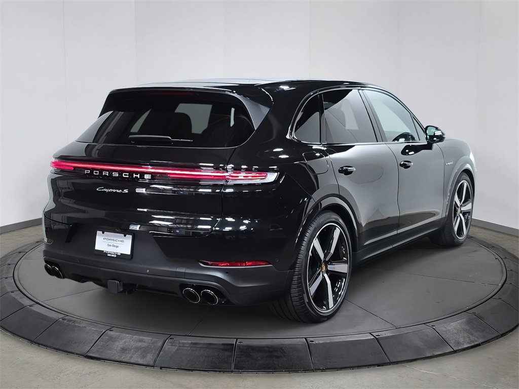 Certified 2025 Porsche Cayenne S image 7