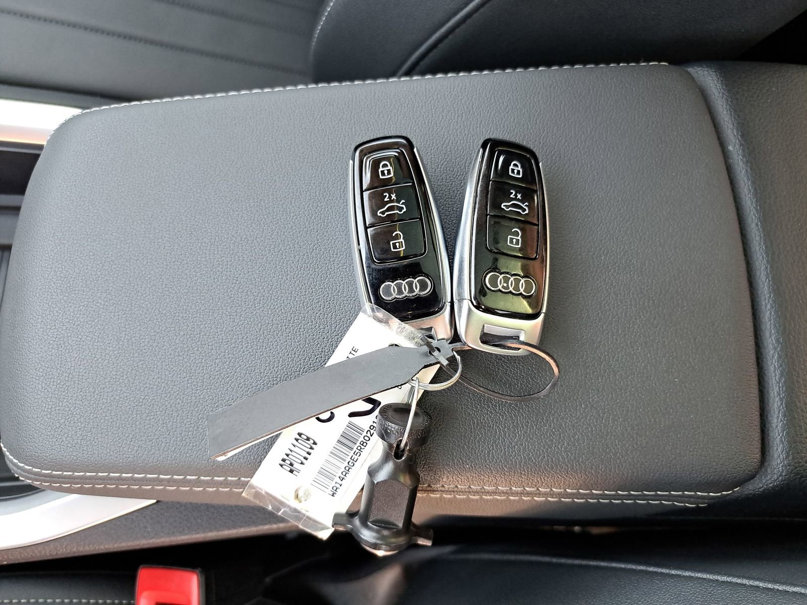 Used 2024 Audi Q8 e-tron Premium AWD/4WD image 38