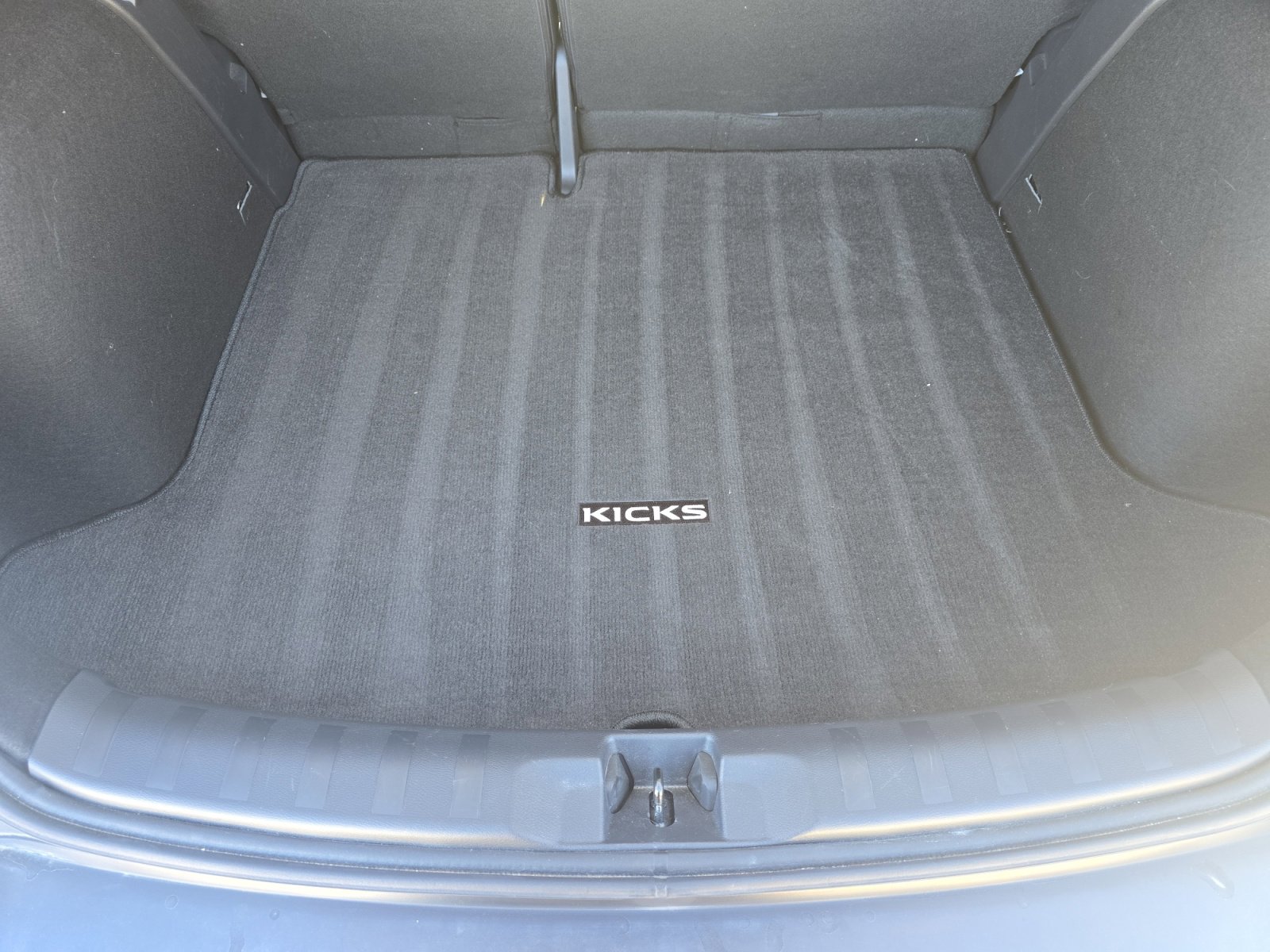 Used 2019 Nissan Kicks S image 12