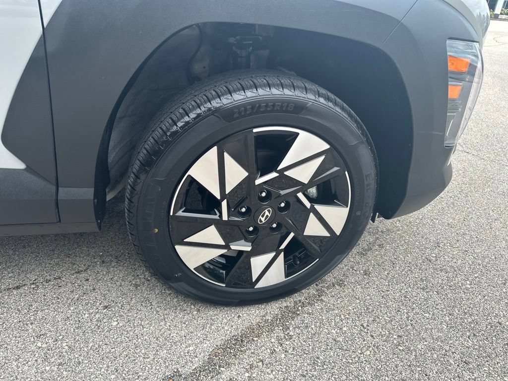 Used 2025 Hyundai Kona SEL AWD/4WD image 29
